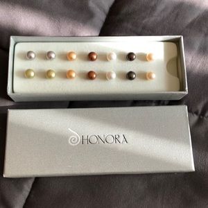 Pre loved pearl earrings